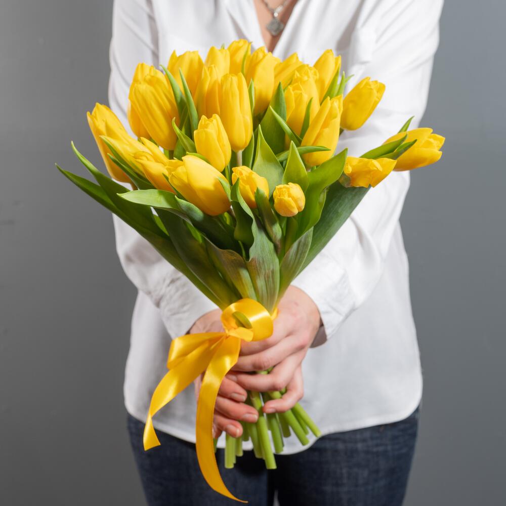 Яркий букет из 25 жёлтых тюльпанов – тепло и радость в каждом лепестке Алзамай Иркутская область