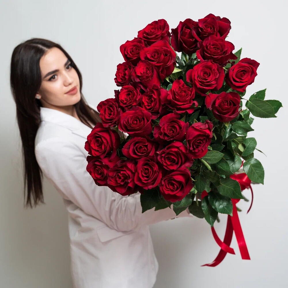 Роскошный букет «Эксплорер» – 25 красных роз для самых важных моментов Алзамай Иркутская область